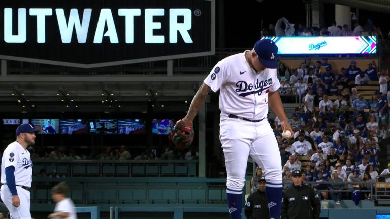 Julio Urías logra otra hazaña en las Mayores.