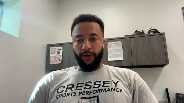 Devin Williams podrá conservar su barba.