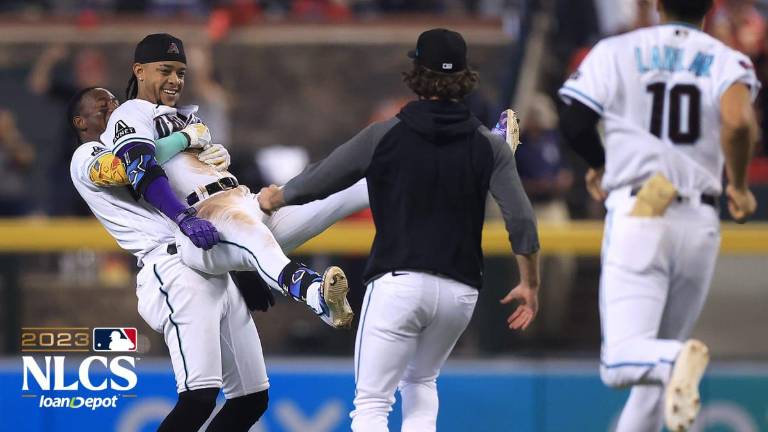 Diamondbacks de Arizona define el juego en la novena.