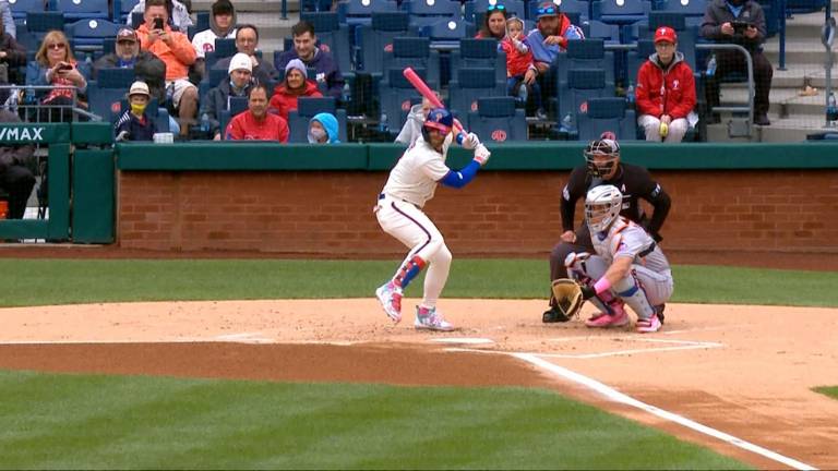 Bryce Harper suena jonrón solitario.