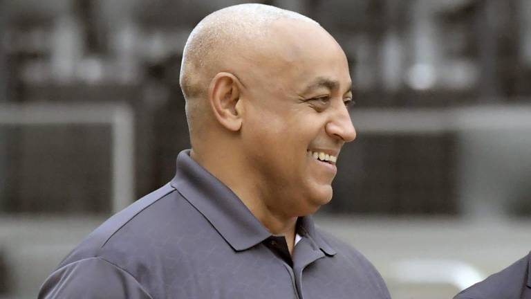 Omar Minaya llega a Yanquis.