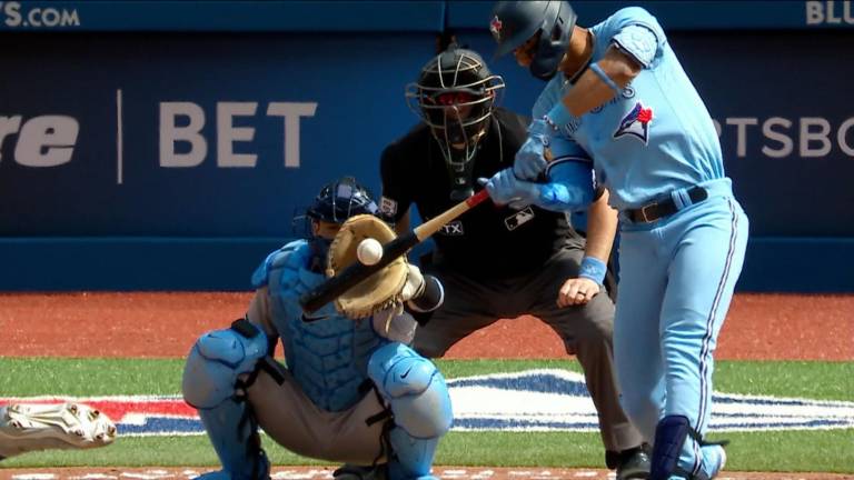 Lourdes Gurriel Jr. pega Grand Slam.