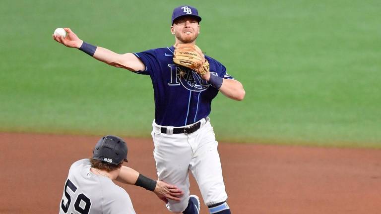 Mike Brosseau vestirá por primera vez otra franela en las Mayores.