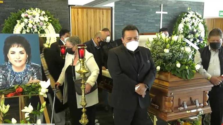 Carmen Salinas está siendo velada en la funeraria de Félix Cuevas en la colonia Del Valle Sur, en la Ciudad de México.