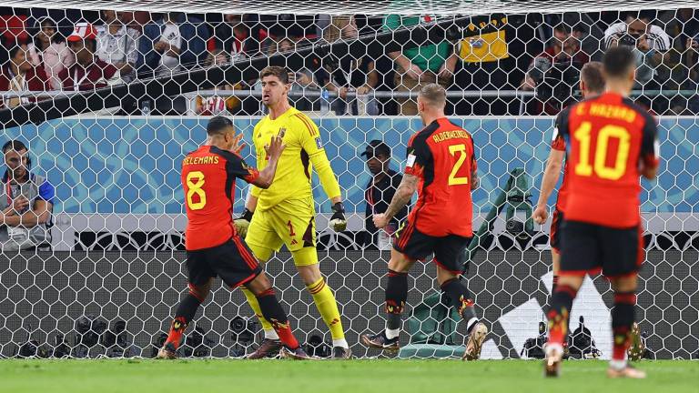 Thibaut Courtois detiene el penalti de Canadá.