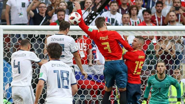 La IFAB aprueba nuevos cambios a las infracciones con la mano en el futbol