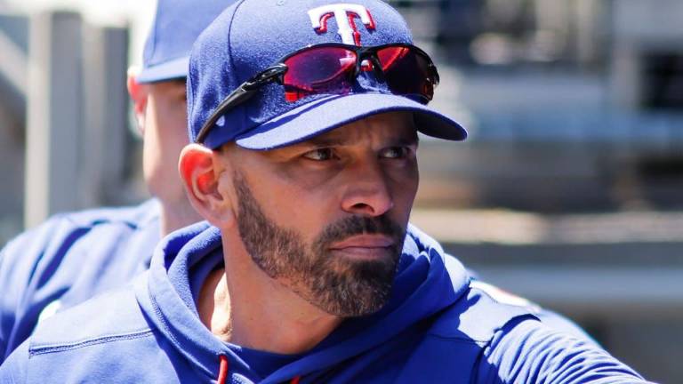 Chris Woodward llegó a los 500 juegos dirigidos con los Rangers, pero éstos lo terminaron por despedir.
