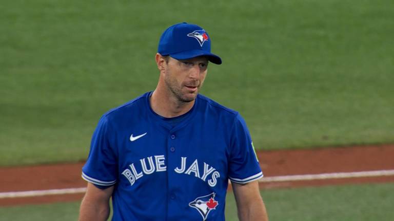Max Scherzer sale en el tercer inning.