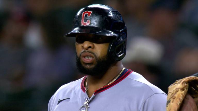 Carlos Santana, uno de los nombres más emblemáticos en la historia reciente del beisbol de Cleveland, ha sido dejado en libertad por los Guardianes.