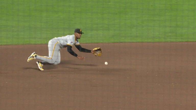 Ke’Bryan Hayes llega a Pittsburgh.