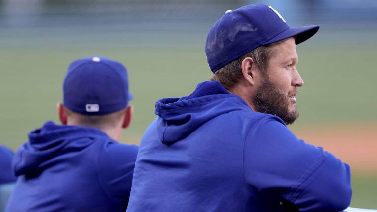 Clayton Kershaw avanza poco a poco en su rehabilitación con los Dodgers.