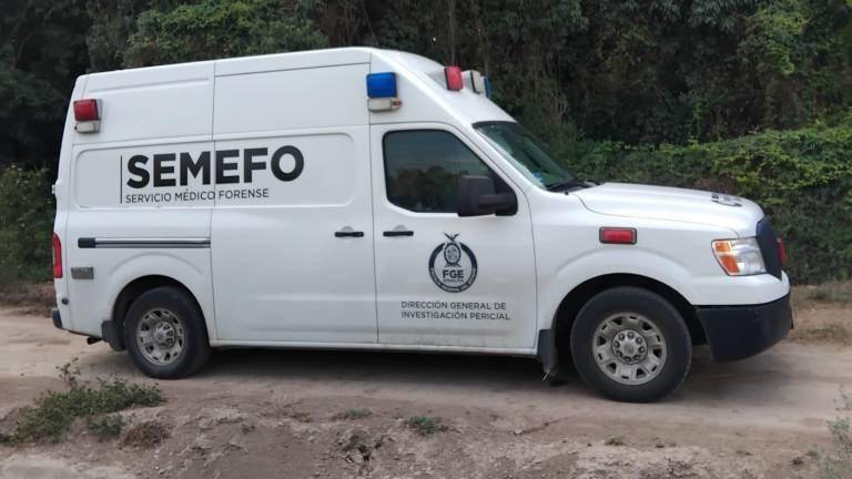 Los restos óseos encontrados en una fosa clandestina en Costa Rica, fueron trasladados a las instalaciones del Semefo.