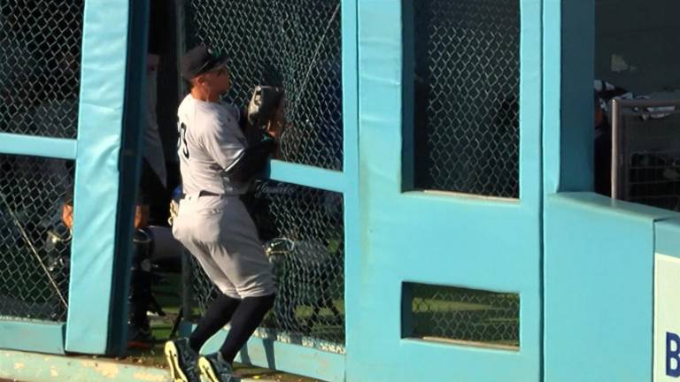 Aaron Judge se lesionó haciendo una atrapada acrobática.