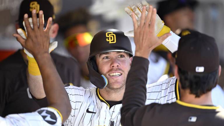 Padres arranca con triunfo.