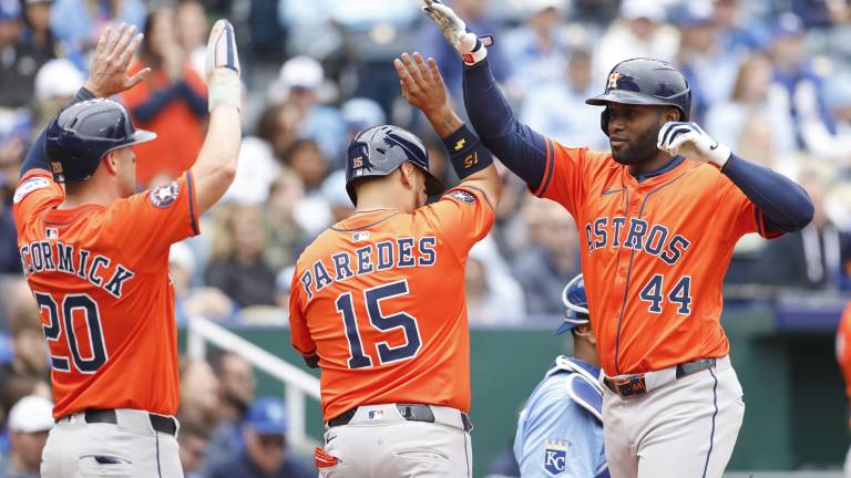 Yordan Álvarez (44) continúa con su proceso de recuperación en las sucursales de los Astros.