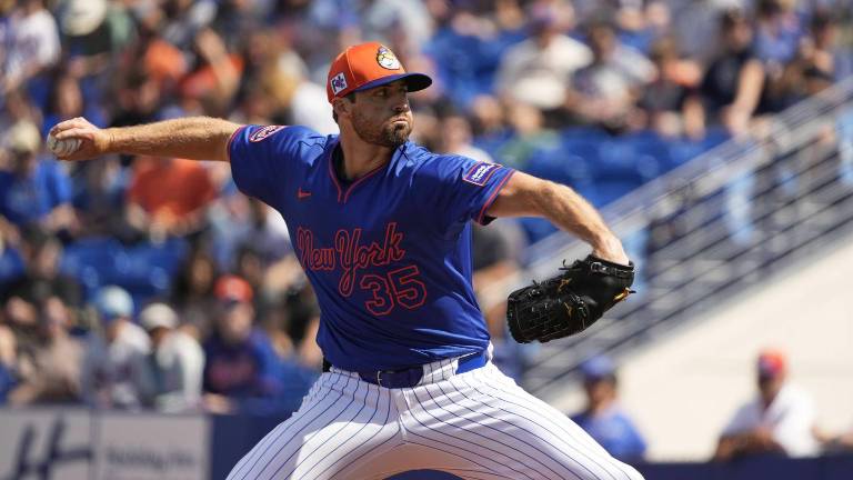 Clay Holmes tendrá el honor.
