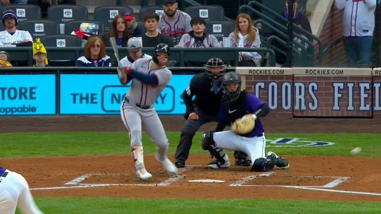 Alex Verdugo se mantuvo activo a la ofensiva por los Bravos.
