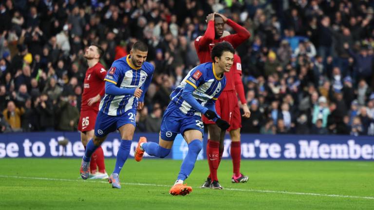 El japonés Kaoru Mitoma anotó el gol que sentenció la derrota del Liverpool.
