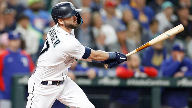 Mitch Haniger buscará aportar sus jonrones con los Gigantes de San Francisco.