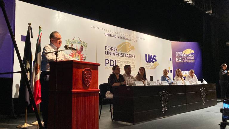 El Rector de la UAS, Jesús Madueña Molina, promete trabajar para sanear las finanzas de la Universidad.