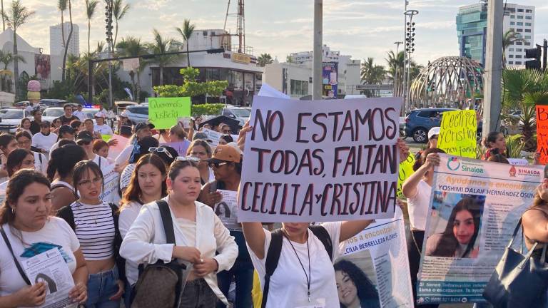 Familiares y amigos de María Cecilia y María Cristina marcharon por la Avenida del Mar para demandar su regreso.
