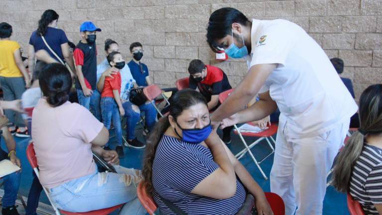 El Gobierno de Sinaloa mantendrá la campaña de vacunación contra el Covid-19 en hospitales.