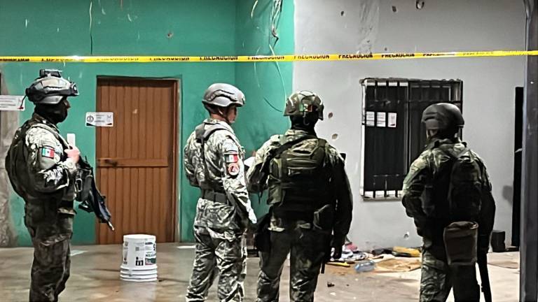Personal de la Fiscalía y Ejército desplegaron un operativo en la colonia San Benito, donde aseguraron dos vehículos y equipo táctico.
