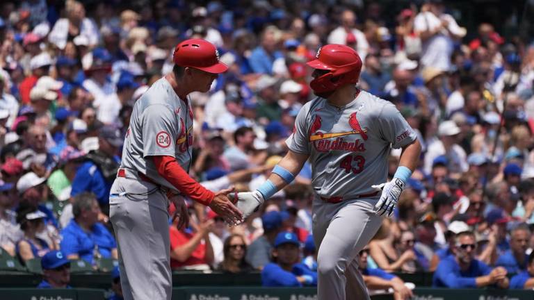 Pedro Pagés dio jonrón de dos carreras que llevó a los Cardenales a la victoria en Chicago.