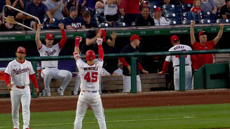 Joey Meneses empujó una carrera en el triunfo de los Nacionales.