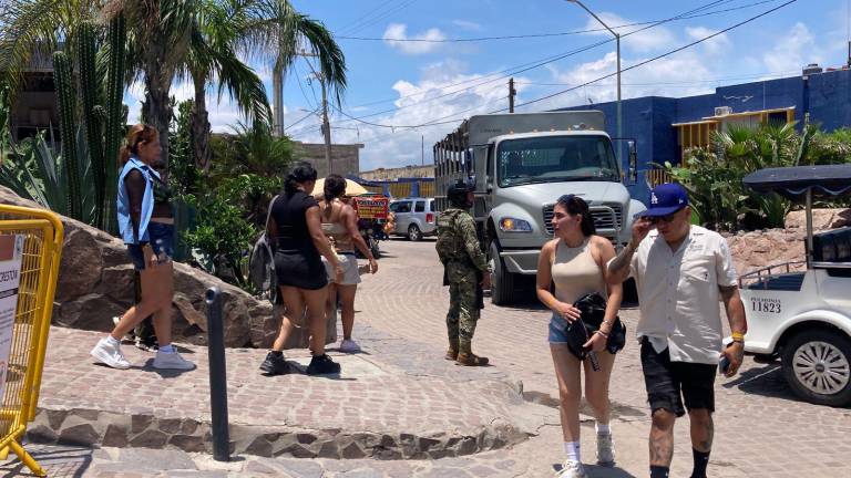 Ante el aumento de visitantes, encargados del faro y autoridades municipales reforzaron las indicaciones para los visitantes.