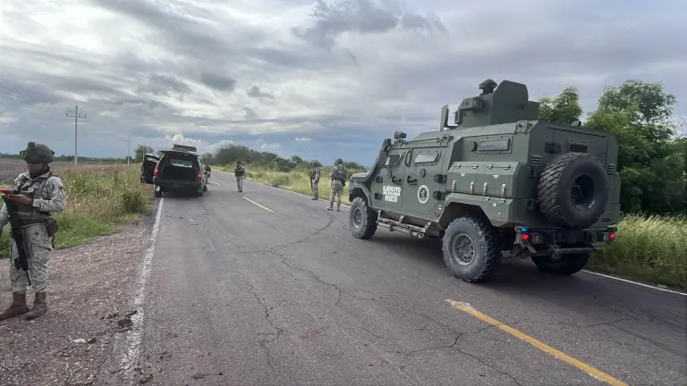 Elementos del Ejército Mexicano resguardó la zona del enfrentamiento en Las Trancas, Navolato.