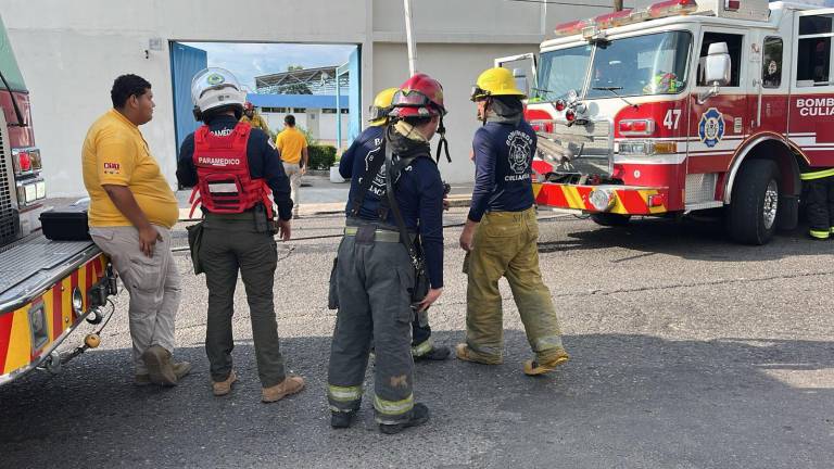 El incendio del área de cocina de una escuela provocó la movilización de los cuerpos de emergencia. Solo se reportaron daños materiales.