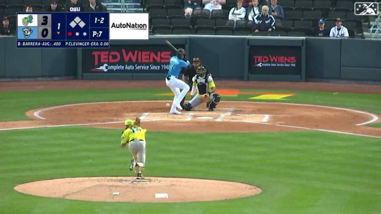 Mike Clevinger en una de sus salidas de rehabilitación.