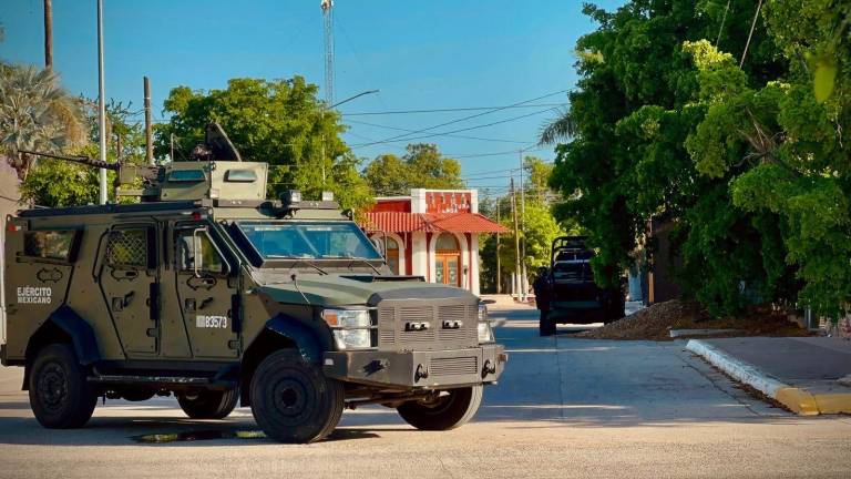 El Ejército mantiene activos operativos en Guasave tras cateo en zona residencial.