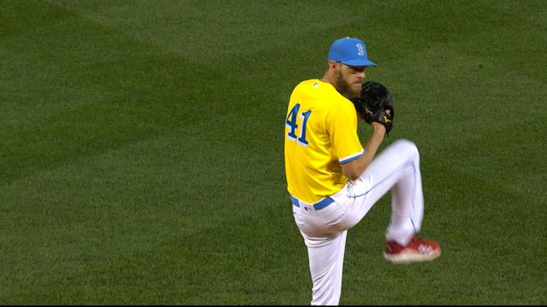 Chris Sale sufrió una fractura por sobrecarga en la caja torácica derecha.