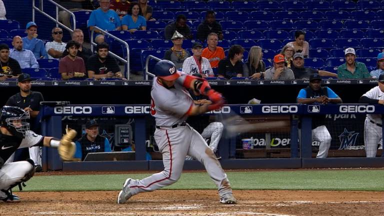 Keibert Ruiz da ventaja con doble.