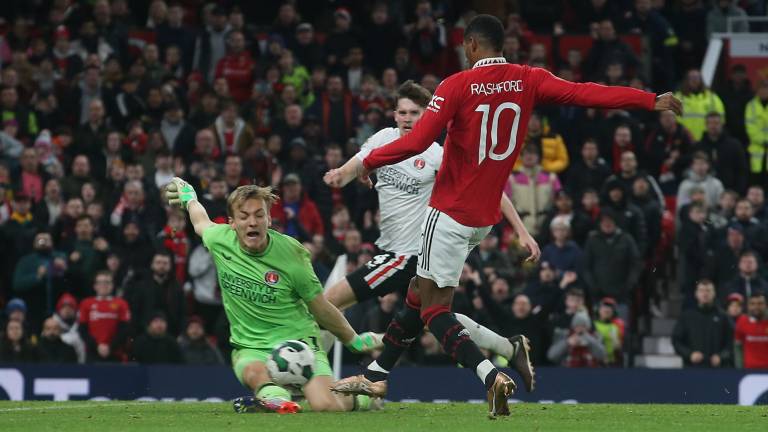 Marcus Rashford anotó par de goles en la recta final del encuentro.