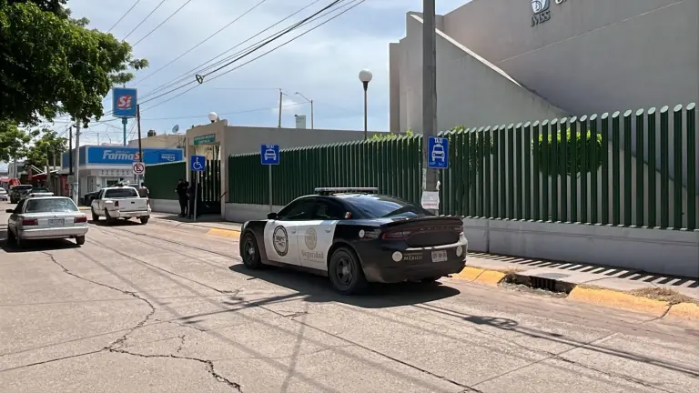 La agresión ocurrió cuando dos hombres armados a bordo de una motocicleta arribaron al domicilio de la víctima y le dispararon a quemarropa.