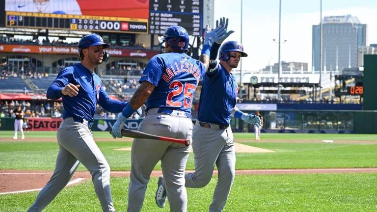 Los Cachorros sacaron las escobas en Pittsburgh y se aseguraron uno de los boletos de comodines, al menos, en la Nacional.