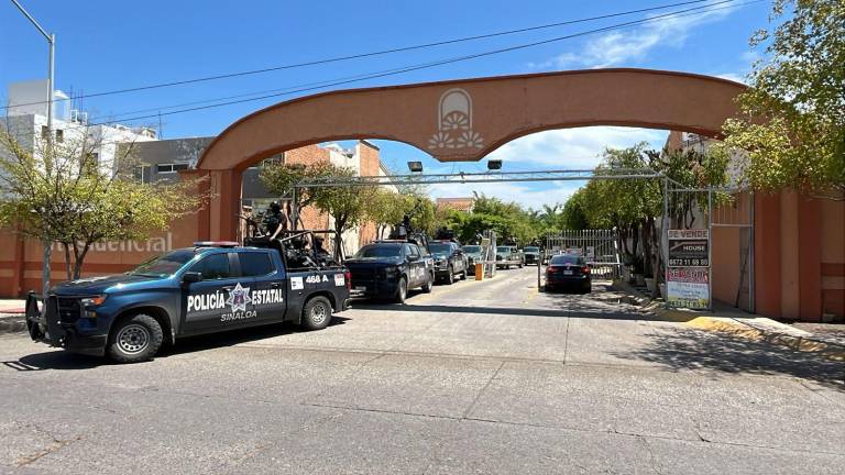 Corporaciones implementaron un operativo donde aseguraron vehículos en casas conectadas por un túnel.