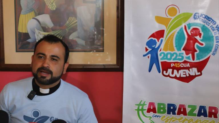 El padre Armando Durán da a conocer las actividades de la Pascua Juvenil de Mazatlán 2025.