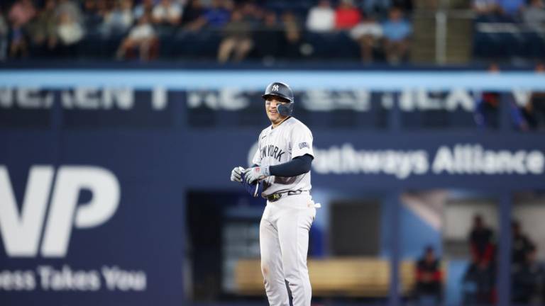 José Treviño seguirá un rato más con los Rojos.