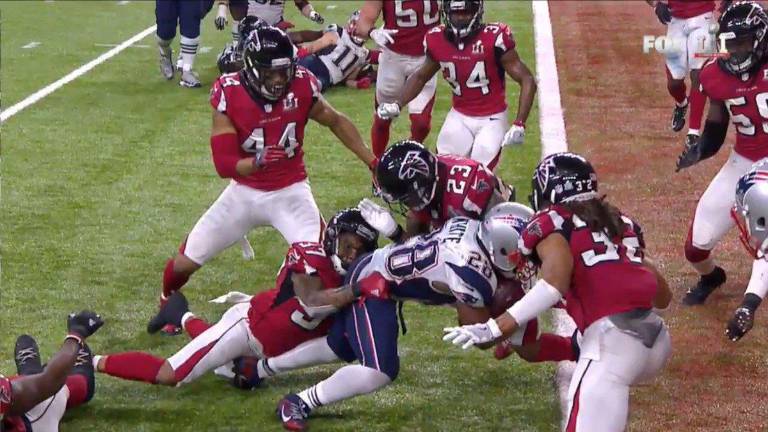 James White deja el emparrillado.
