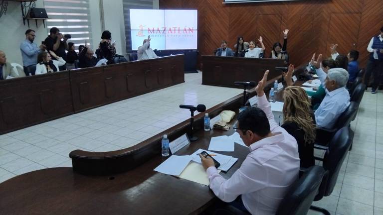 Durante la sesión de Cabildo de este jueves, se aprobaron reformas a la Constitución Política del Estado de Sinaloa para garantizar la paridad de género en las candidaturas.