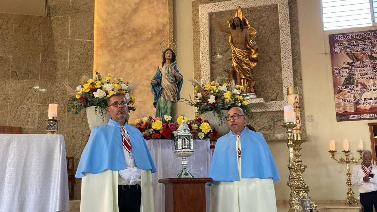 La Virgen de Nazaret junto a la Santa Reliquia visitaron la iglesia de Los Portales y Jabalíes.