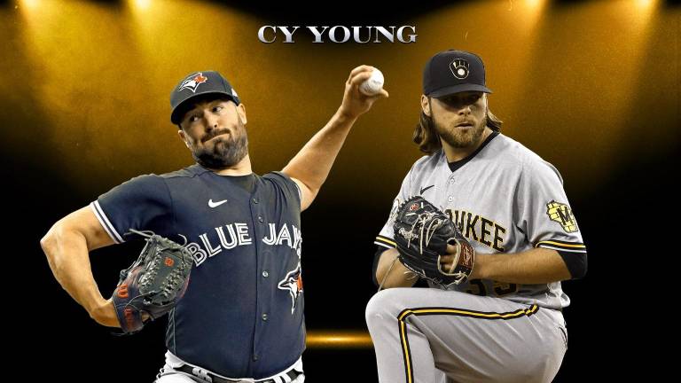 Robbie Ray y Corbin Burnes se llevan el preciado galardón.
