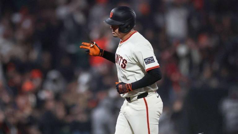 Wilmer Flores conectó jonrón definitivo para los Gigantes.