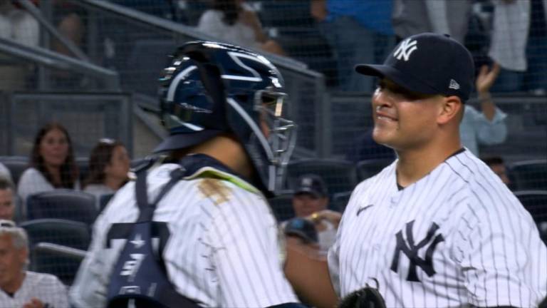 Manny Bañuelos debutó el viernes con Yanquis de Nueva York retirando dos entradas.