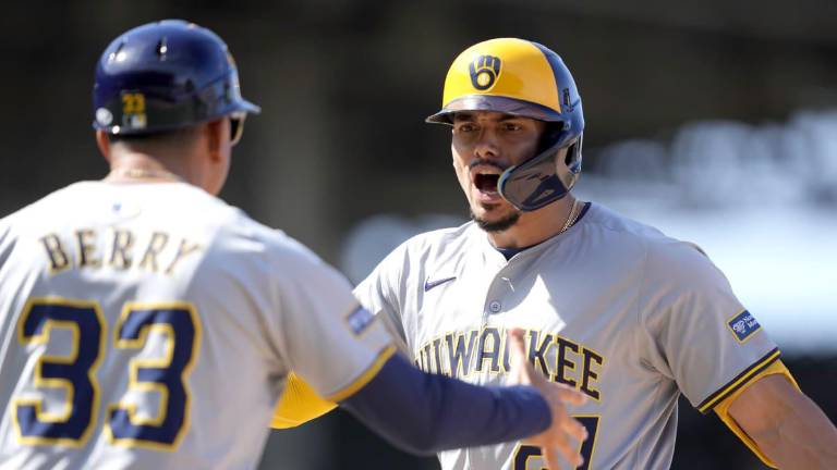 Willy Adames da ventaja con hit.