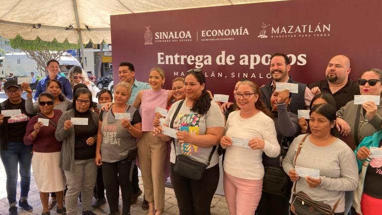 350 trabajadores recibieron un cheque de 5 mil pesos.